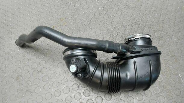 Foto: REINLUFTLEITUNG / LUFTROHR eines Mercedes-Benz C 200 CDI DPF GLS