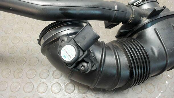 Foto: REINLUFTLEITUNG / LUFTROHR eines Mercedes-Benz C 200 CDI DPF GLS