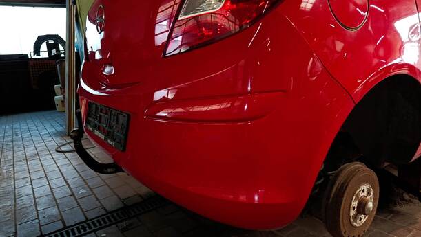 Foto: STOSSFÄNGER/ STOßSTANGE HINTEN eines Opel Corsa 1.4 16V GLS