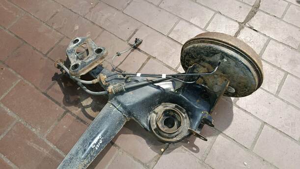 Foto: HINTERACHSE eines Opel Corsa 1.4 16V GLS