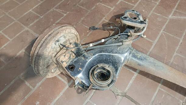 Foto: HINTERACHSE eines Opel Corsa 1.4 16V GLS