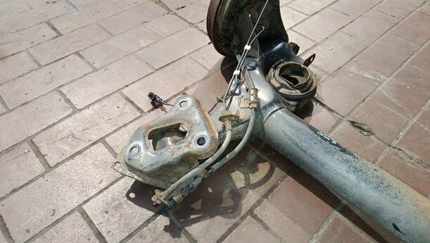 Foto: HINTERACHSE eines Opel Corsa 1.4 16V GLS