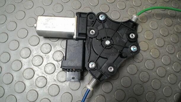 Foto: FENSTERHEBER ELEKTRISCH VORN LINKS ( 4/5 TÜRER ) eines Opel Corsa 1.4 16V GLS
