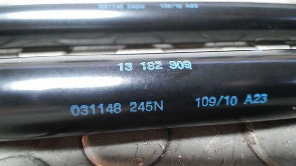 Foto: HECKKLAPPENDÄMPFERPAAR eines Opel Corsa 1.4 16V GLS