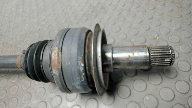 Foto: ANTRIEBSWELLE HINTEN RECHTS eines Mercedes-Benz C 200 CDI DPF