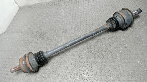 Foto: ANTRIEBSWELLE HINTEN LINKS eines Mercedes-Benz C 200 CDI DPF