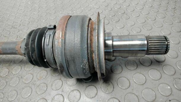 Foto: ANTRIEBSWELLE HINTEN LINKS eines Mercedes-Benz C 200 CDI DPF