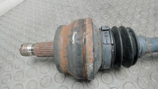 Foto: ANTRIEBSWELLE HINTEN LINKS eines Mercedes-Benz C 200 CDI DPF
