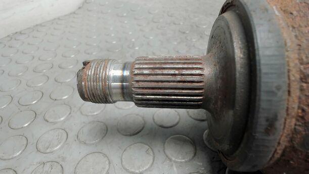 Foto: ANTRIEBSWELLE HINTEN LINKS eines Mercedes-Benz C 200 CDI DPF
