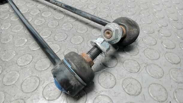 Foto: STABILISATOREN / KOPPELSTANGEN eines Mercedes-Benz C 200 CDI DPF