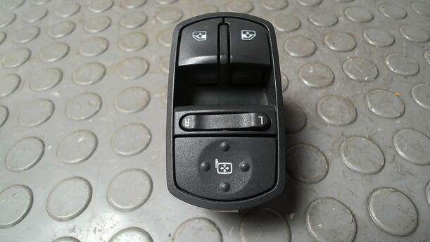 Foto: FENSTERHEBERSCHALTER eines Opel Corsa 1.4 16V