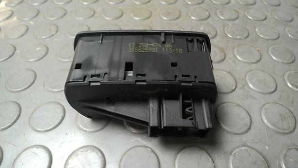 Foto: FENSTERHEBERSCHALTER eines Opel Corsa 1.4 16V