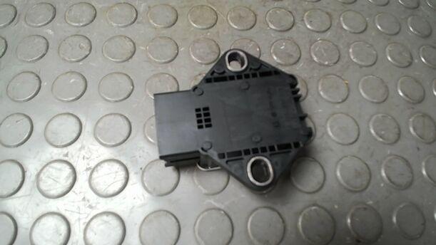 Foto: QUERBESCHLEUNIGUNGSSENSOR / DREHRATENSENSOR eines Opel Corsa 1.4 16V