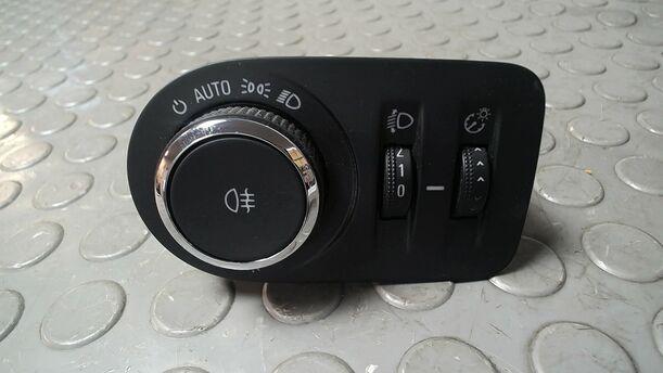 Foto: LICHTSCHALTER eines Opel Corsa 1.4 16V