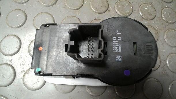 Foto: LICHTSCHALTER eines Opel Corsa 1.4 16V