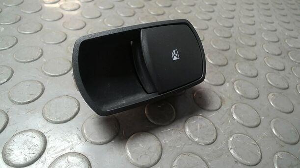 Foto: FENSTERHEBERSCHALTER eines Opel Corsa 1.4 16V