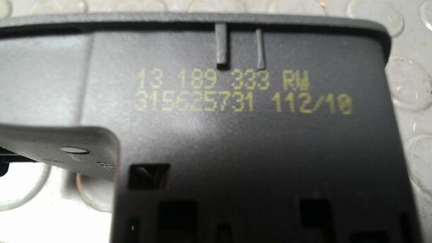 Foto: FENSTERHEBERSCHALTER eines Opel Corsa 1.4 16V