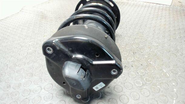 Foto: FEDERBEIN VORNE LINKS eines Mercedes-Benz C 200 CDI DPF