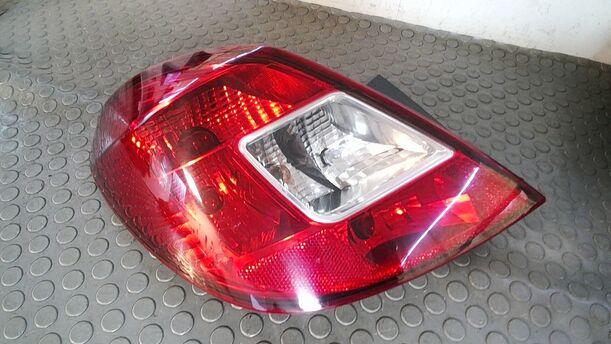 Foto: HECKLEUCHTE/ RÜCKLEUCHTE LINKS ( 4/5 TÜRER ) eines Opel Corsa 1.4 16V
