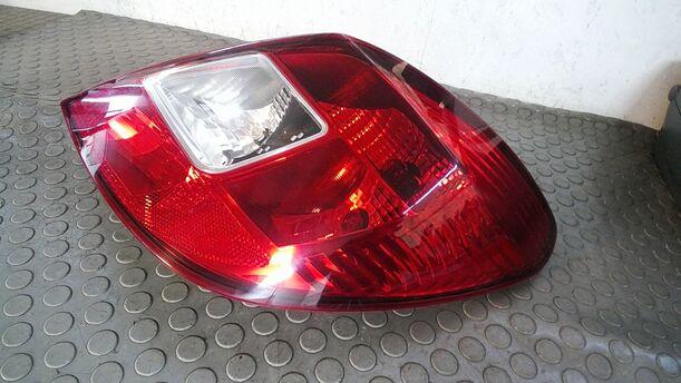 Foto: HECKLEUCHTE/ RÜCKLEUCHTE RECHTS ( 4/5 TÜRER ) eines Opel Corsa 1.4 16V