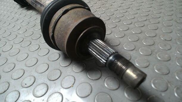 Foto: ANTRIEBSWELLE LINKS ( SCHALTGETRIEBE ) eines Opel Corsa 1.4 16V