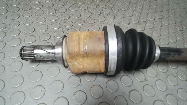 Foto: ANTRIEBSWELLE LINKS ( SCHALTGETRIEBE ) eines Opel Corsa 1.4 16V