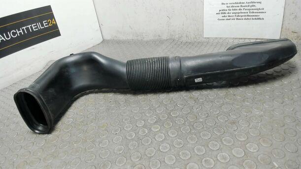 Foto: FRISCHLUFTANSAUGUNG / LUFTLEITUNG eines Mercedes-Benz C 200 CDI DPF