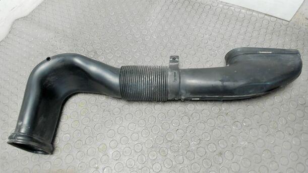 Foto: FRISCHLUFTANSAUGUNG / LUFTLEITUNG eines Mercedes-Benz C 200 CDI DPF