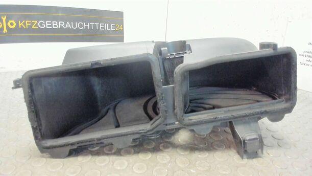 Foto: LUFTANSAUGUNG HEIZUNG / LÜFTUNG eines Mercedes-Benz C 200 CDI DPF