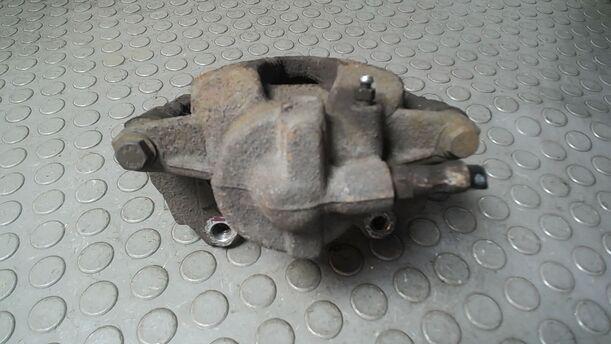 Foto: BREMSSATTEL VORN RECHTS ( BOSCH ) eines Opel Corsa 1.4 16V Cup