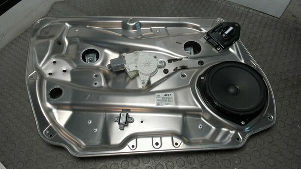 Foto: FENSTERHEBER VORNE LINKS eines Mercedes-Benz C 200 CDI DPF Cup