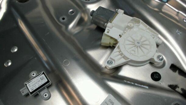 Foto: FENSTERHEBER VORNE LINKS eines Mercedes-Benz C 200 CDI DPF Cup