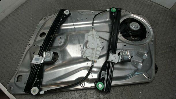 Foto: FENSTERHEBER VORNE LINKS eines Mercedes-Benz C 200 CDI DPF Cup