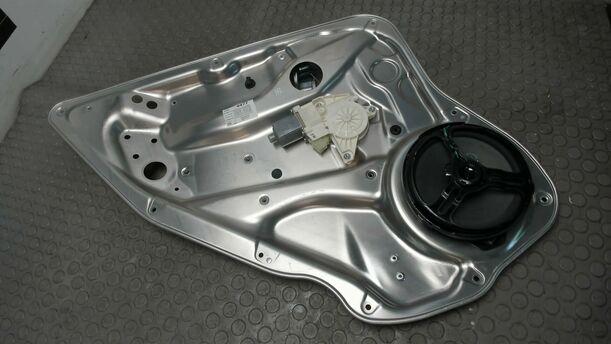 Foto: FENSTERHEBER HINTEN LINKS eines Mercedes-Benz C 200 CDI DPF Cup