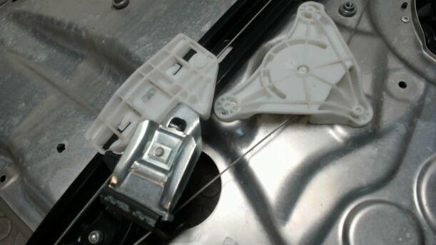 Foto: FENSTERHEBER HINTEN LINKS eines Mercedes-Benz C 200 CDI DPF Cup