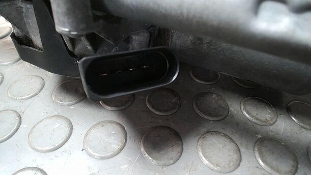 Foto: SCHEIBENWISCHERMOTOR VORN eines Opel Corsa 1.4 16V Cup