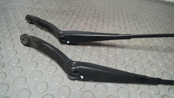 Foto: SCHEIBENWISCHERARME VORN eines Opel Corsa 1.4 16V Cup