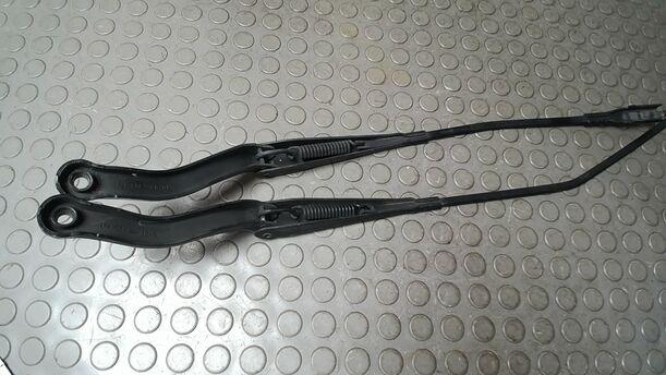 Foto: SCHEIBENWISCHERARME VORN eines Opel Corsa 1.4 16V Cup