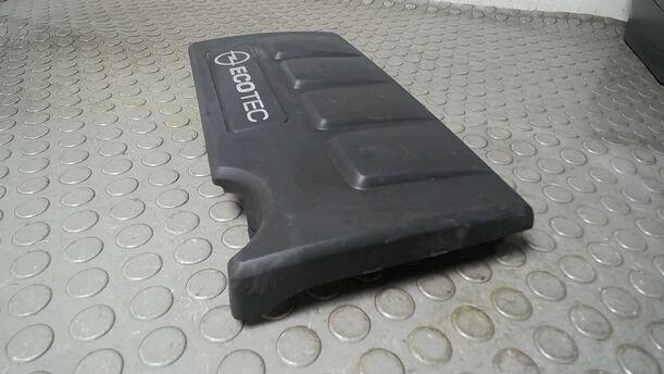 Foto: MOTORABDECKUNG/ MOTORVERSCHAHLUNG OBEN eines Opel Corsa 1.4 16V Cup