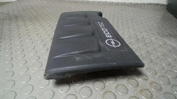 Foto: MOTORABDECKUNG/ MOTORVERSCHAHLUNG OBEN eines Opel Corsa 1.4 16V Cup