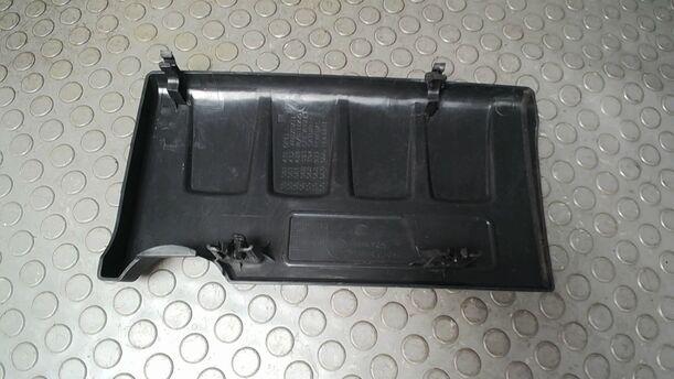 Foto: MOTORABDECKUNG/ MOTORVERSCHAHLUNG OBEN eines Opel Corsa 1.4 16V Cup