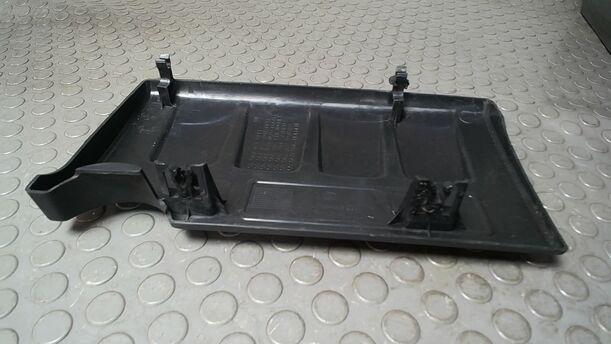 Foto: MOTORABDECKUNG/ MOTORVERSCHAHLUNG OBEN eines Opel Corsa 1.4 16V Cup