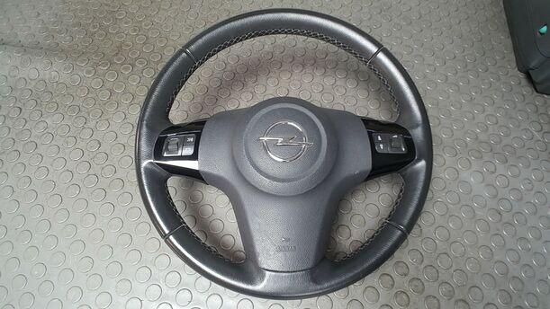 Foto: LENKRAD ( OHNE AIRBAG ) eines Opel Corsa 1.4 16V Cup
