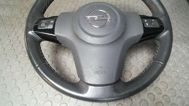 Foto: LENKRAD ( OHNE AIRBAG ) eines Opel Corsa 1.4 16V Cup