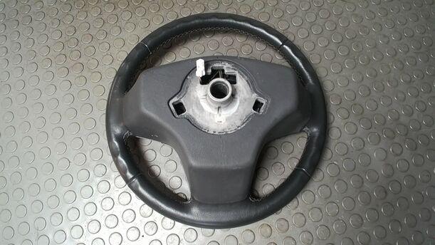 Foto: LENKRAD ( OHNE AIRBAG ) eines Opel Corsa 1.4 16V Cup