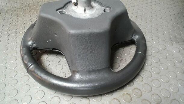 Foto: LENKRAD ( OHNE AIRBAG ) eines Opel Corsa 1.4 16V Cup
