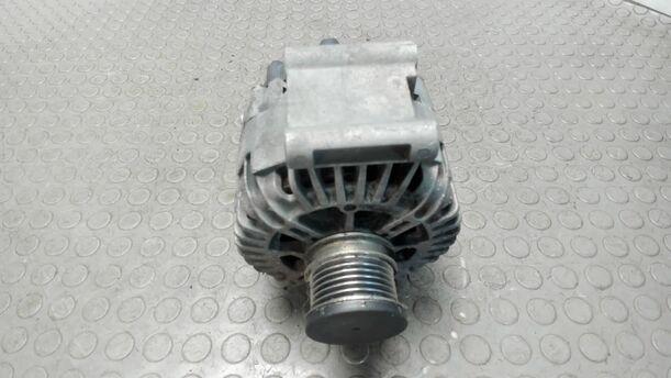 Foto: LICHTMASCHINE / GENERATOR ( 150 A ) eines Mercedes-Benz C 200 CDI DPF Cup