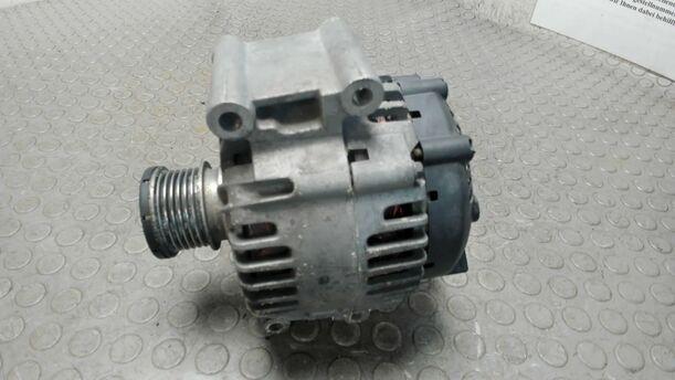 Foto: LICHTMASCHINE / GENERATOR ( 150 A ) eines Mercedes-Benz C 200 CDI DPF Cup