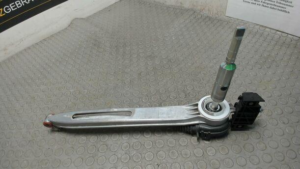 Foto: MITTELSCHALTUNG / SCHALTSTANGE eines Mercedes-Benz C 200 CDI DPF Cup