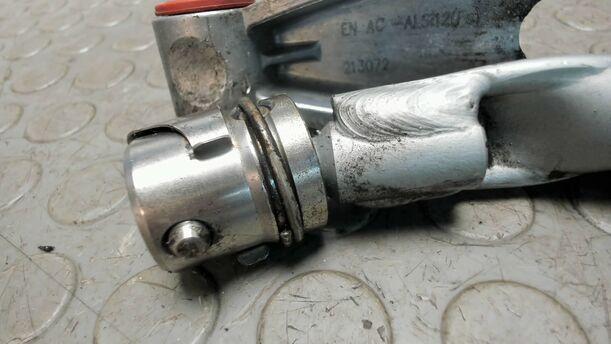 Foto: MITTELSCHALTUNG / SCHALTSTANGE eines Mercedes-Benz C 200 CDI DPF Cup
